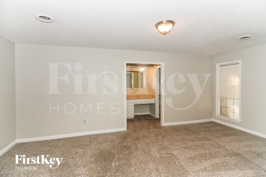 Building Photo - 7132 Shadow Oaks Dr