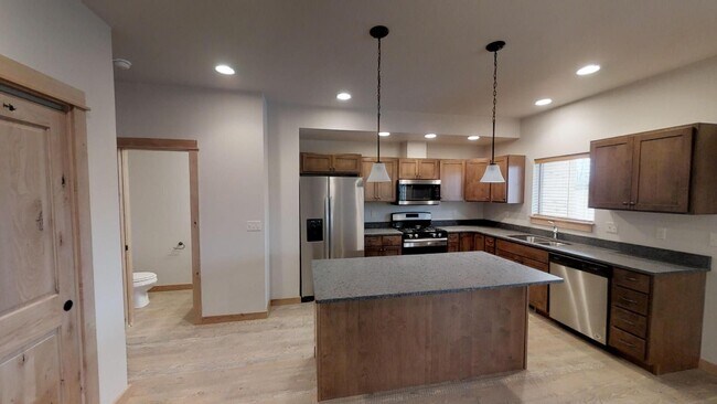 Building Photo - Townhome by the Park - Spacious 2 Car Gara...