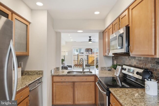 Building Photo - 8230 Carrleigh Pkwy