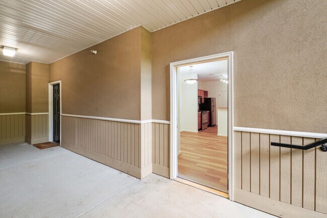 Building Photo - 1BR, 1Ba Condo in Walker Square