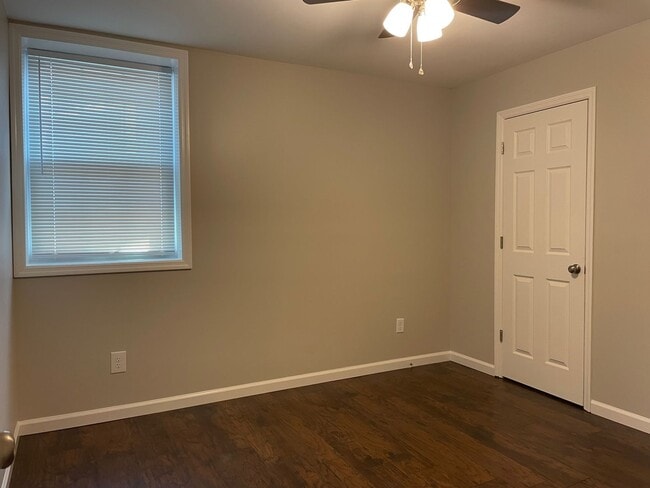 Building Photo - Unit for Rent