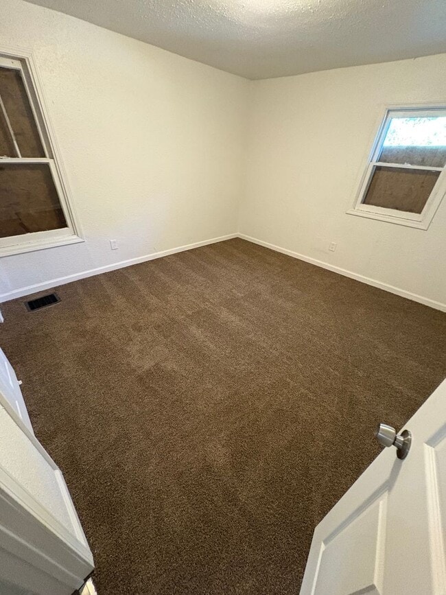 Building Photo - LIMITED TIME**NO APPLICATION FEE**1/2 OFF DEPOSIT**