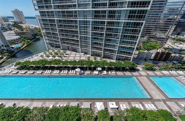 Building Photo - 475 Brickell Ave
