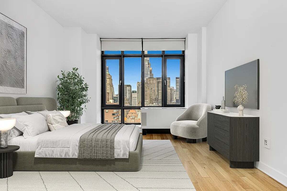 Building Photo - 49 E 34th St