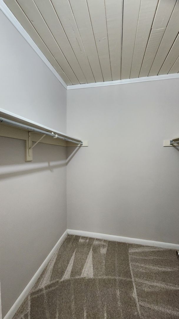 Building Photo - Completely Remodeled 2/2 Condo