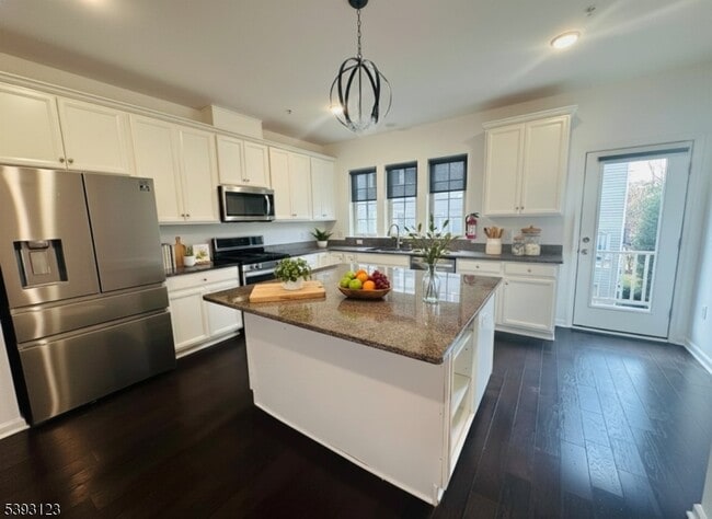 Building Photo - 2 Ambrosia Ct