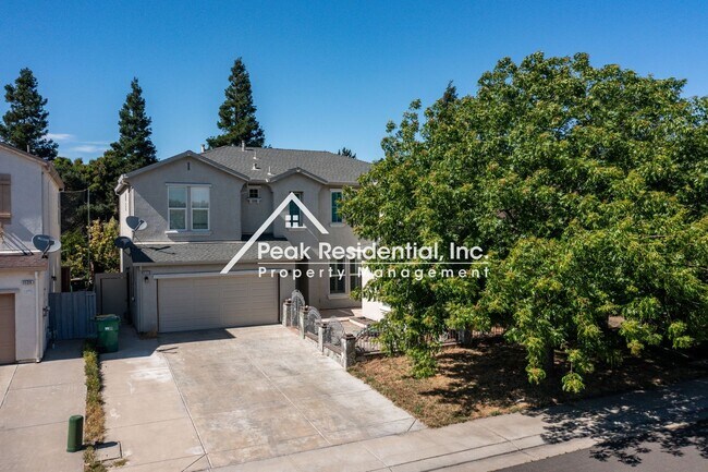Building Photo - Spacious Stockton 5bd/3ba back up to Elkhorn Golf Club