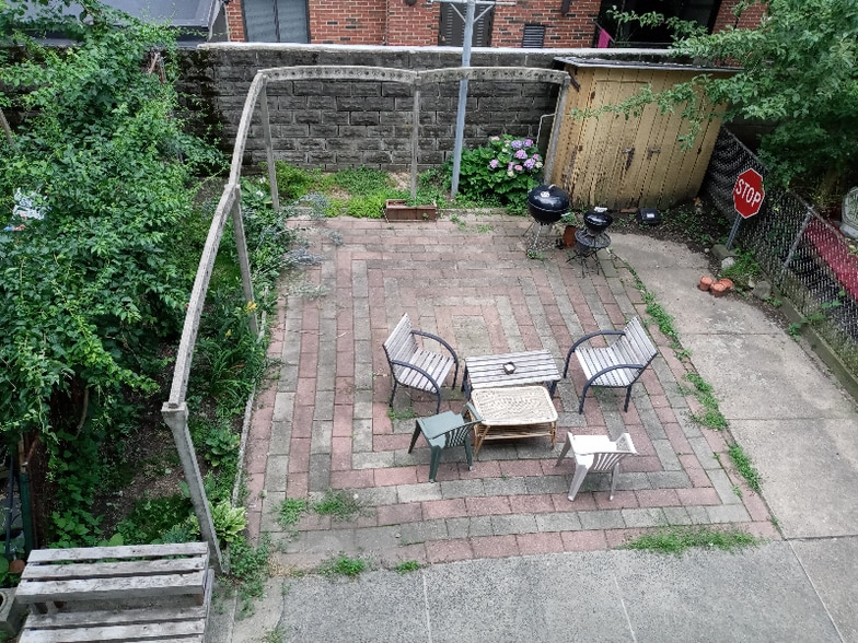 Building Photo - 21 Rossmore St