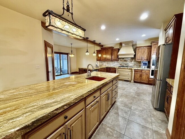 Building Photo - 6819 S Greenfield Way