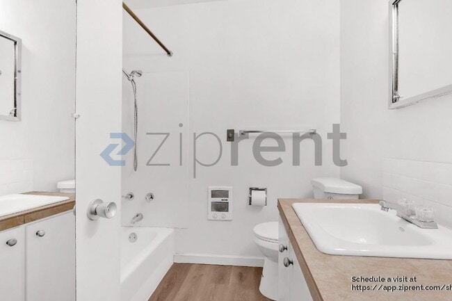 Building Photo - 2745 NW Pettygrove St