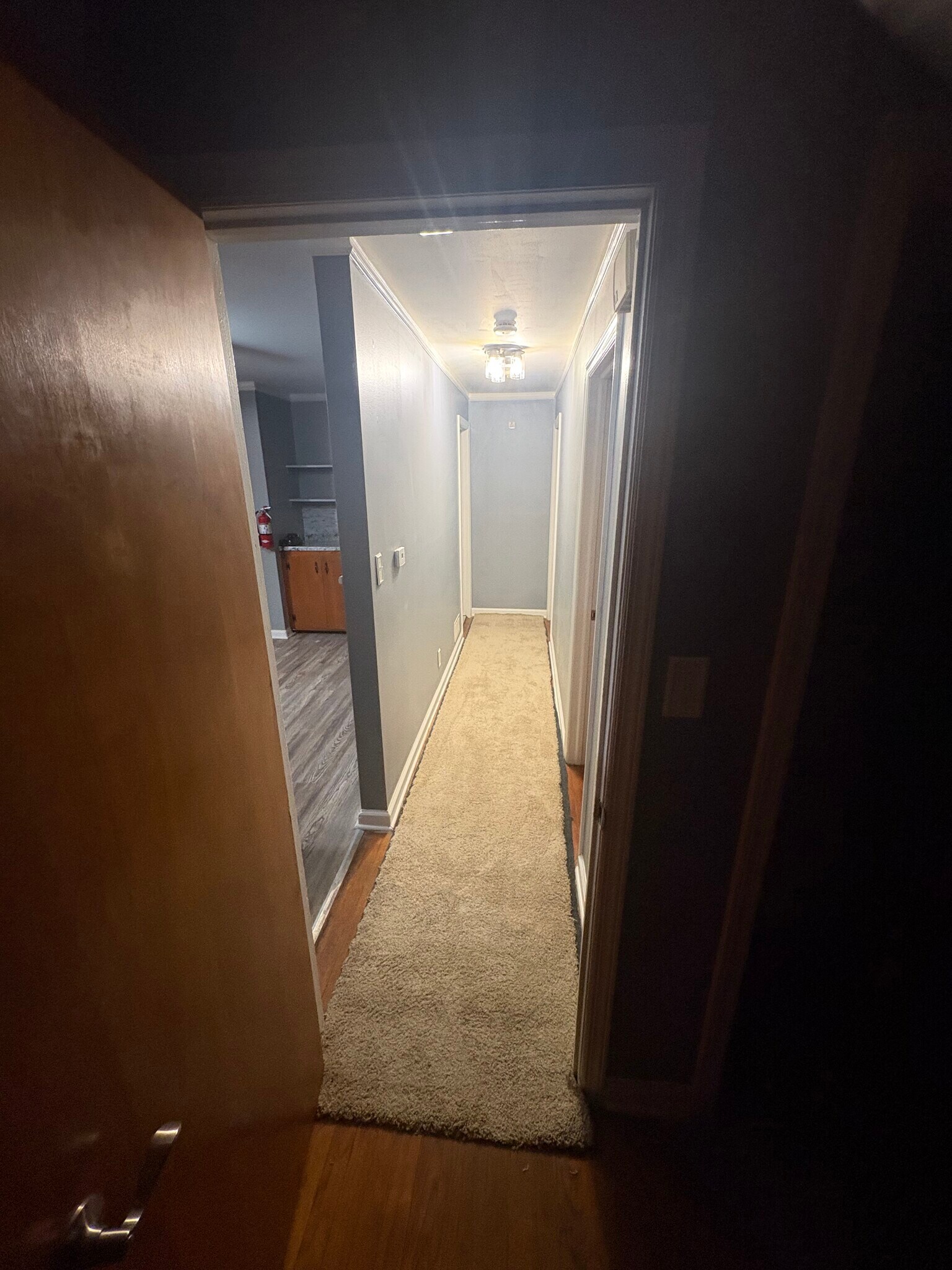 Building Photo - 648 E 6th St