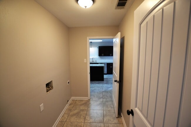 Building Photo - Beautifully remodeled! 3 Bedroom 2 Bath Home in Denham Springs