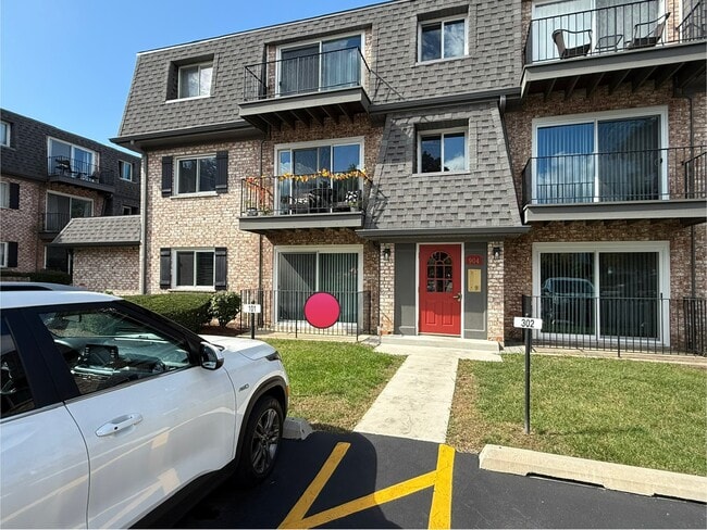 Building Photo - 904 S Plum Grove Rd