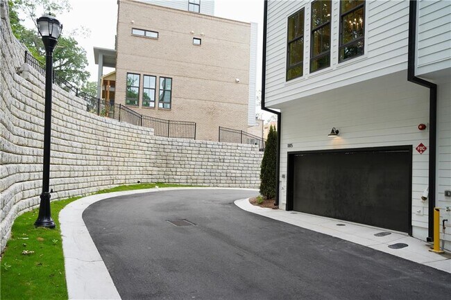 Building Photo - 1815 Gotham Ln NE