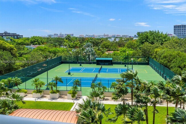 Building Photo - 2645 S Bayshore Dr