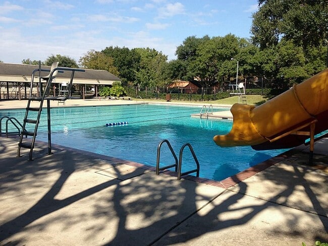 Building Photo - 802 Cascade Creek Dr