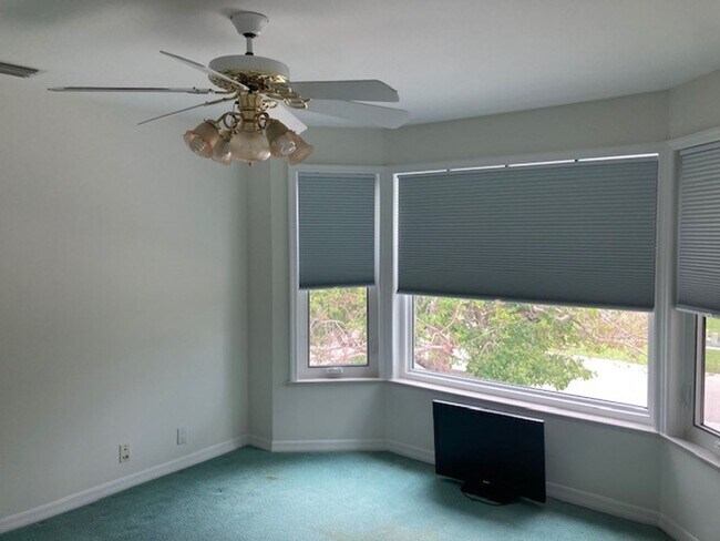 Building Photo - Family Friendly water front 3 Bedroom 3 bath Home with dock & lift -unfurnished-Available NOW