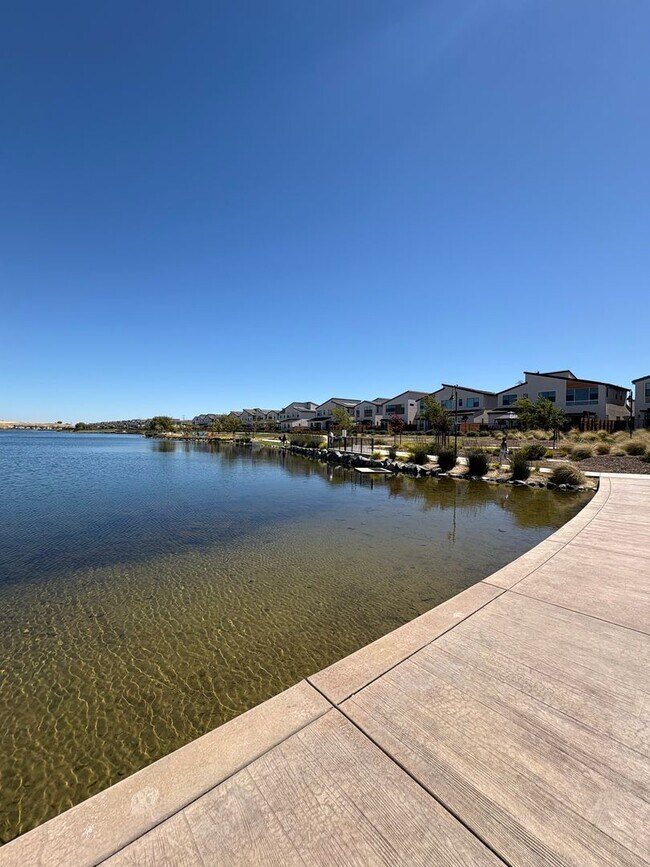 Building Photo - LAKE VIEW