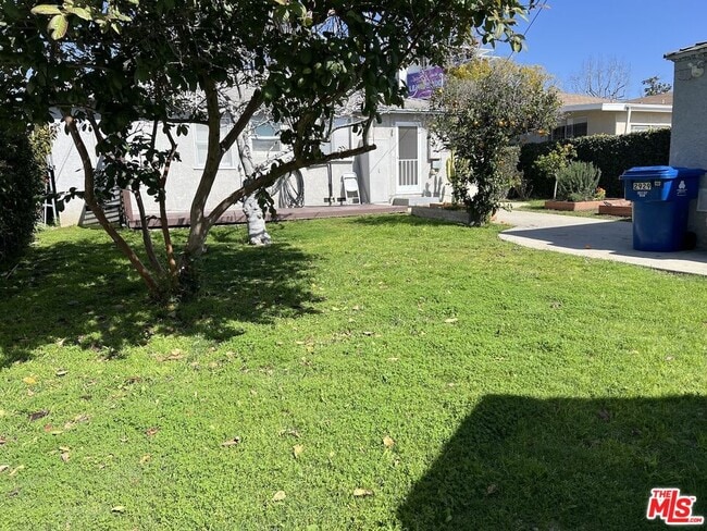 Building Photo - 2929 Westwood Blvd