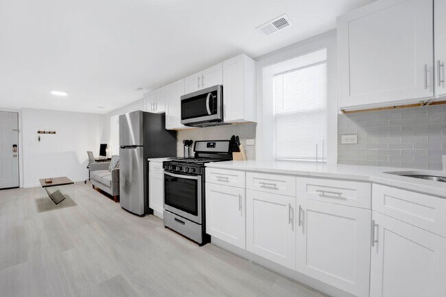 Building Photo - 1226 W 31st Pl