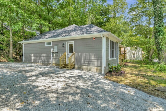 Driveway - 103 Brookhollow Dr