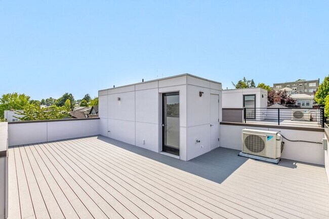 Building Photo - Stunning Ultra-Modern Capitol Hill View Home with Air Conditioning