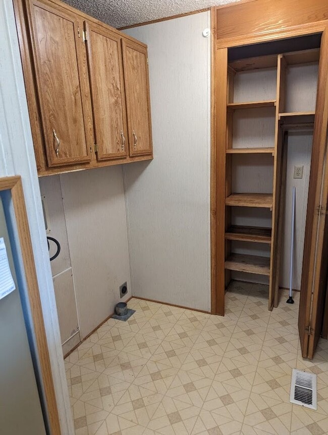 Building Photo - Attractive 3 bedroom 2 bath House in Quiet Lewiston Neighborhood