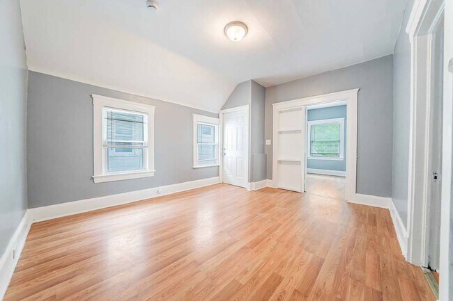 Building Photo - 4310 Daisy Ave