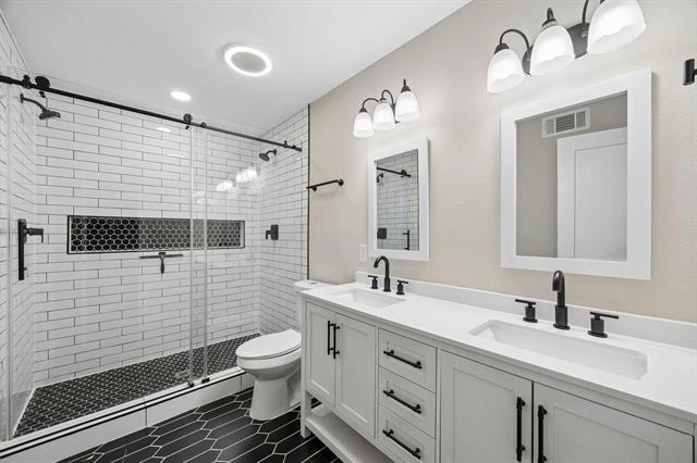 Building Photo - 8635 Strathmore Dr