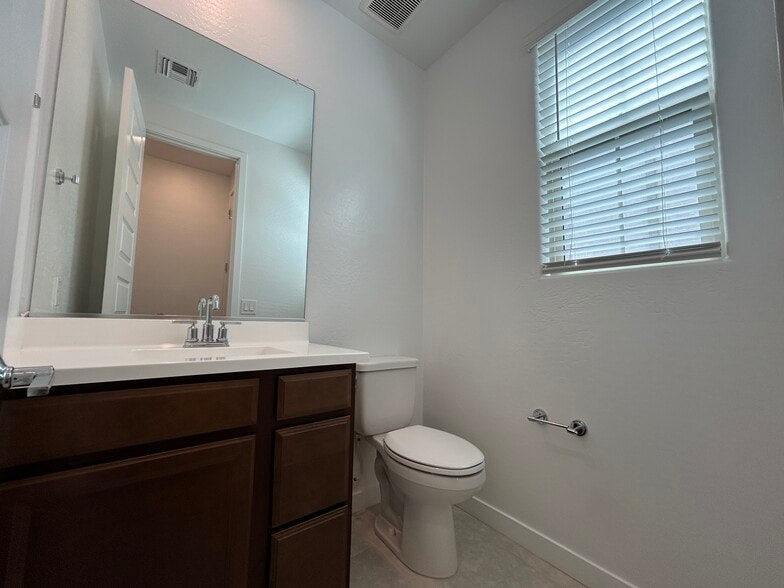 Building Photo - 1168 E Sabino Dr