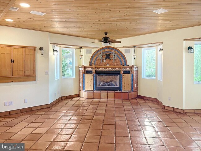 Building Photo - Potomac View