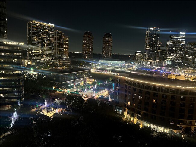 Building Photo - 1901 Post Oak Blvd