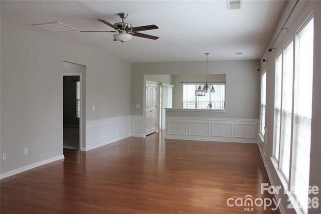Building Photo - 17534 Hawks View Dr