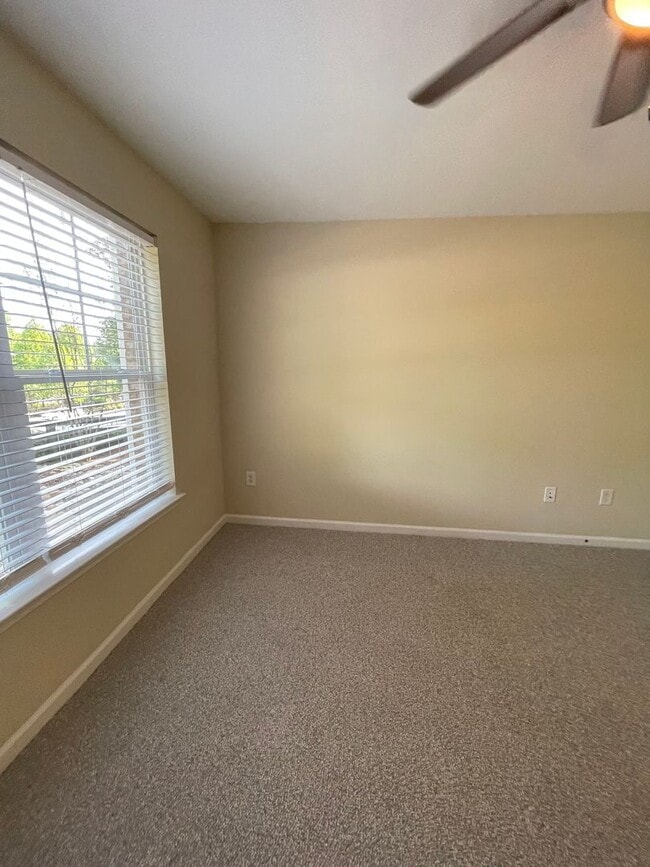 Building Photo - 15-1512 Dukes