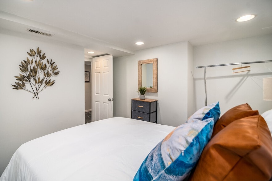 Building Photo - 334 S Wisconsin Ave