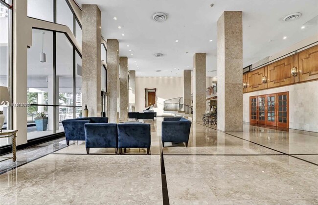 Lobby - 5601 Collins Ave