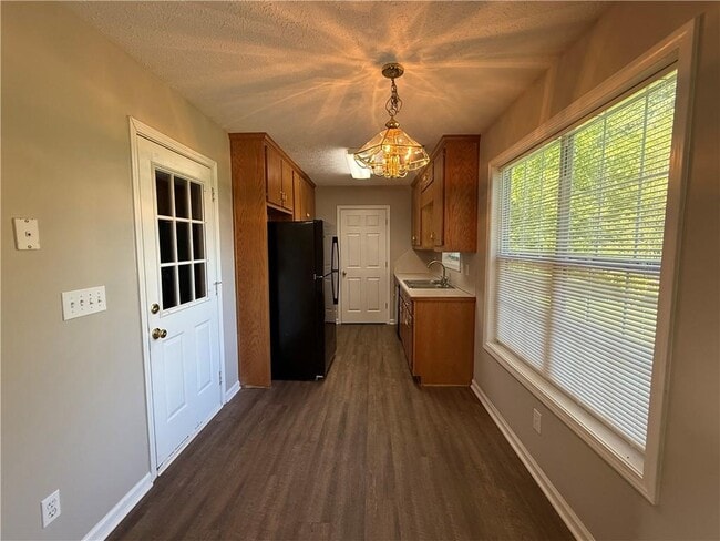 Building Photo - 6079 Daffodil Dr