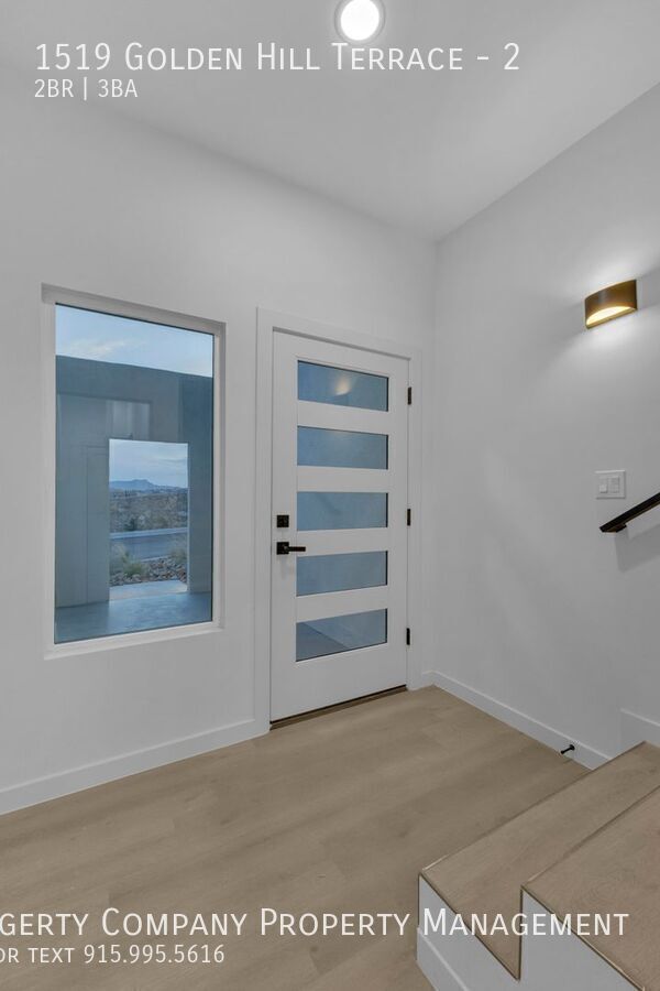 Building Photo - 1519 Golden Hill Terrace