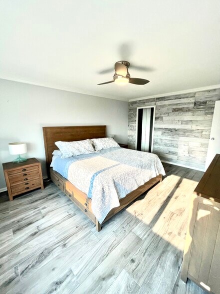 Building Photo - 12520 Edgewater Dr