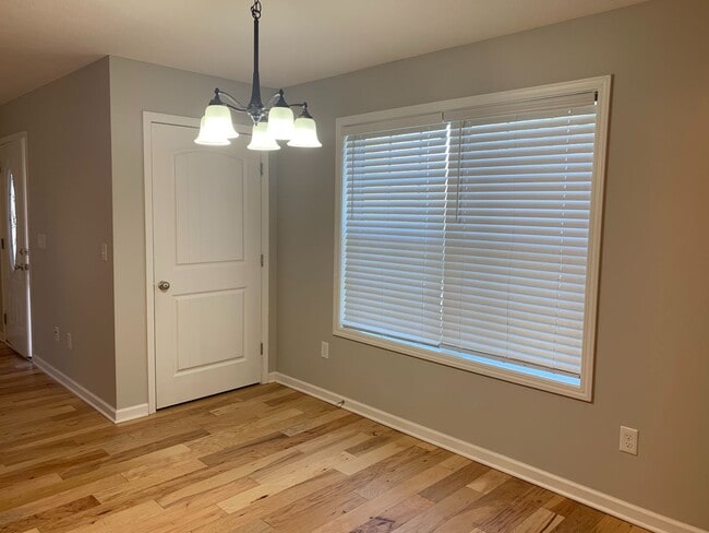 Building Photo - Adorable Tullahoma Home!