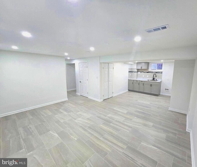 Building Photo - 4813 Lawrence St