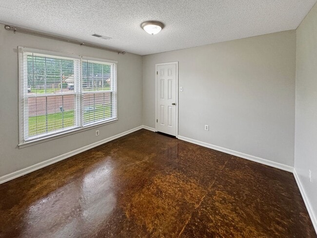 Building Photo - Spacious 3 bedroom 2 bath in Cordova