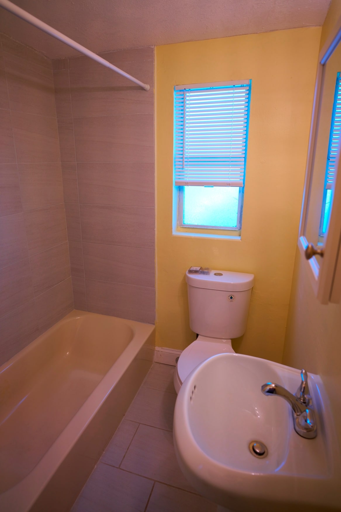 Building Photo - 1666 N Myrtle Ave