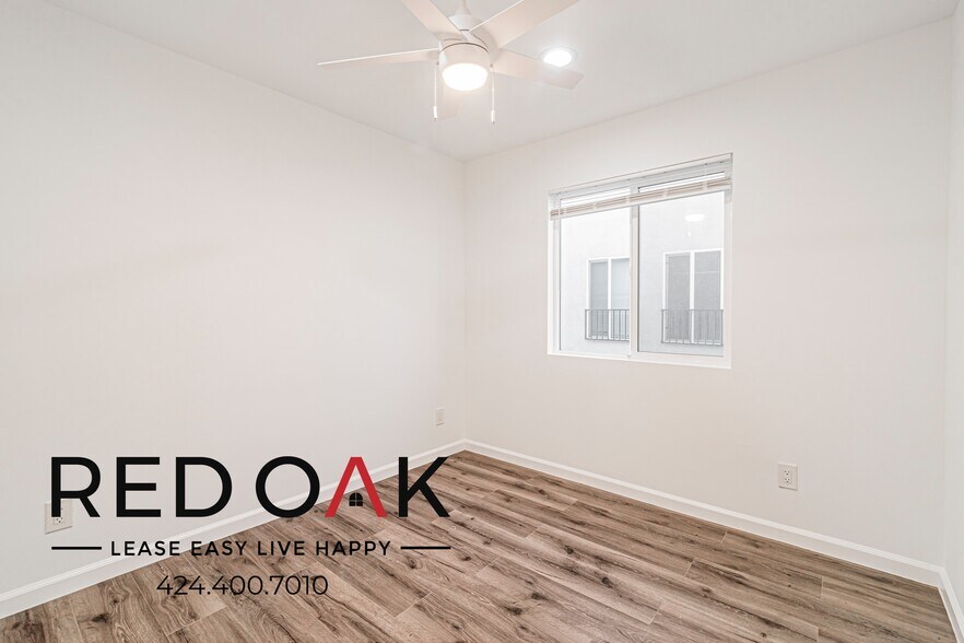 Building Photo - 649 W 92nd St