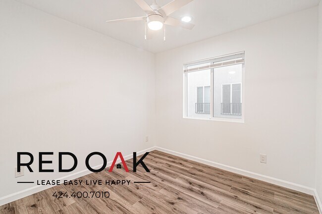 Building Photo - 651 W 92nd St