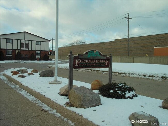 Building Photo - 22843 Grove St