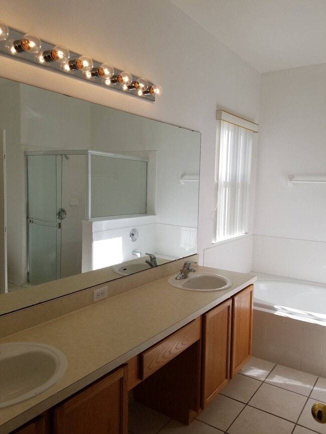 Building Photo - Great 4/2 In La Vina Near Lake Nona