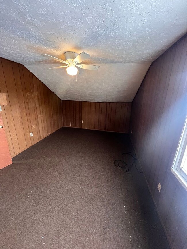 Building Photo - Section 8 Accepted: Affordable 4 Bed, 1 Ba...