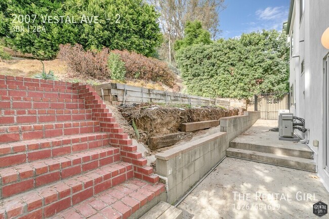 Building Photo - Gorgeous 3 Bed/2 Bath in Echo Park! | Secl...