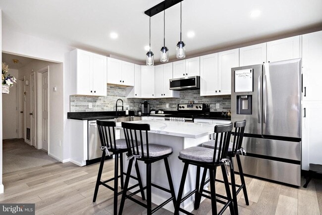 Building Photo - 937 Magnolia Rd